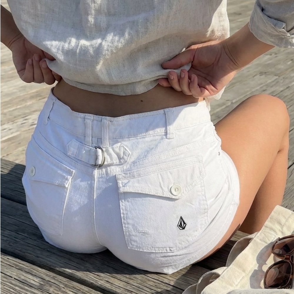 Volcom White Jean Shorts Women Low Rise Surf Skate Shorts Size 7